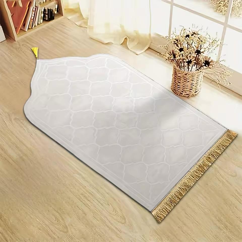 Luxury Turkish Prayer Rug – Thick Soft Flannel Prayer Mat with Tassels & Anti-Slip Base - Image 4